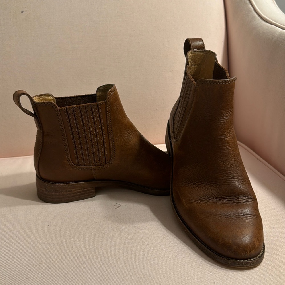 Madewell The Ainsley Chelsea Boot English Saddle.